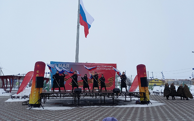 Концерт, флешмоб и акции прошли в День Победы в Белоярске 