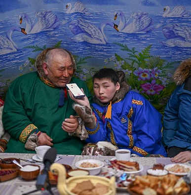 Владимир Путин поздравил семью тундровиков Ямала с золотой свадьбой