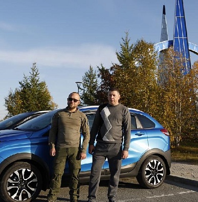 Дмитрий Артюхов передал два автомобиля  врачам и защитникам Донбасса