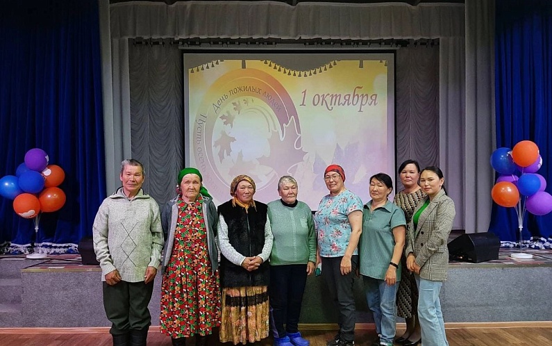 В Зелёном Яре поздравили земляков «серебряного» возраста 