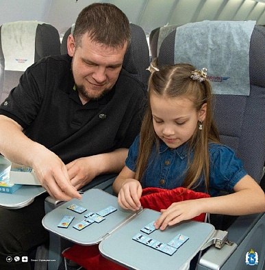 Юным авиапассажирам Ямала начали выдавать летние игровые наборы