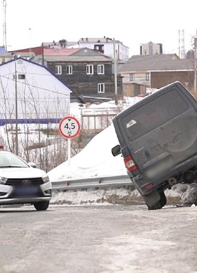 В Аксарке водитель сел за руль подшофе и влетел на штраф 